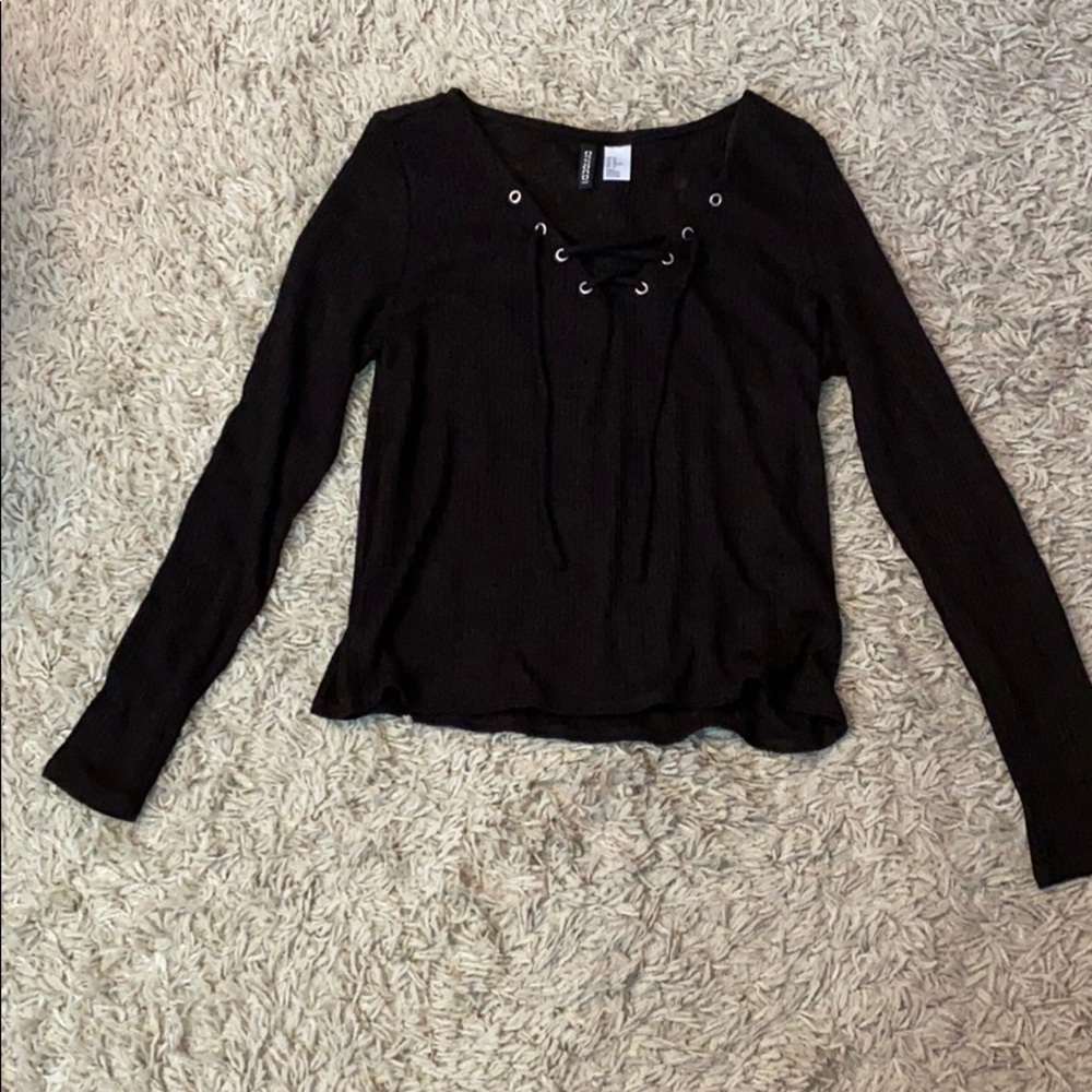 H&M women’s long sleeve V-Neck with ties